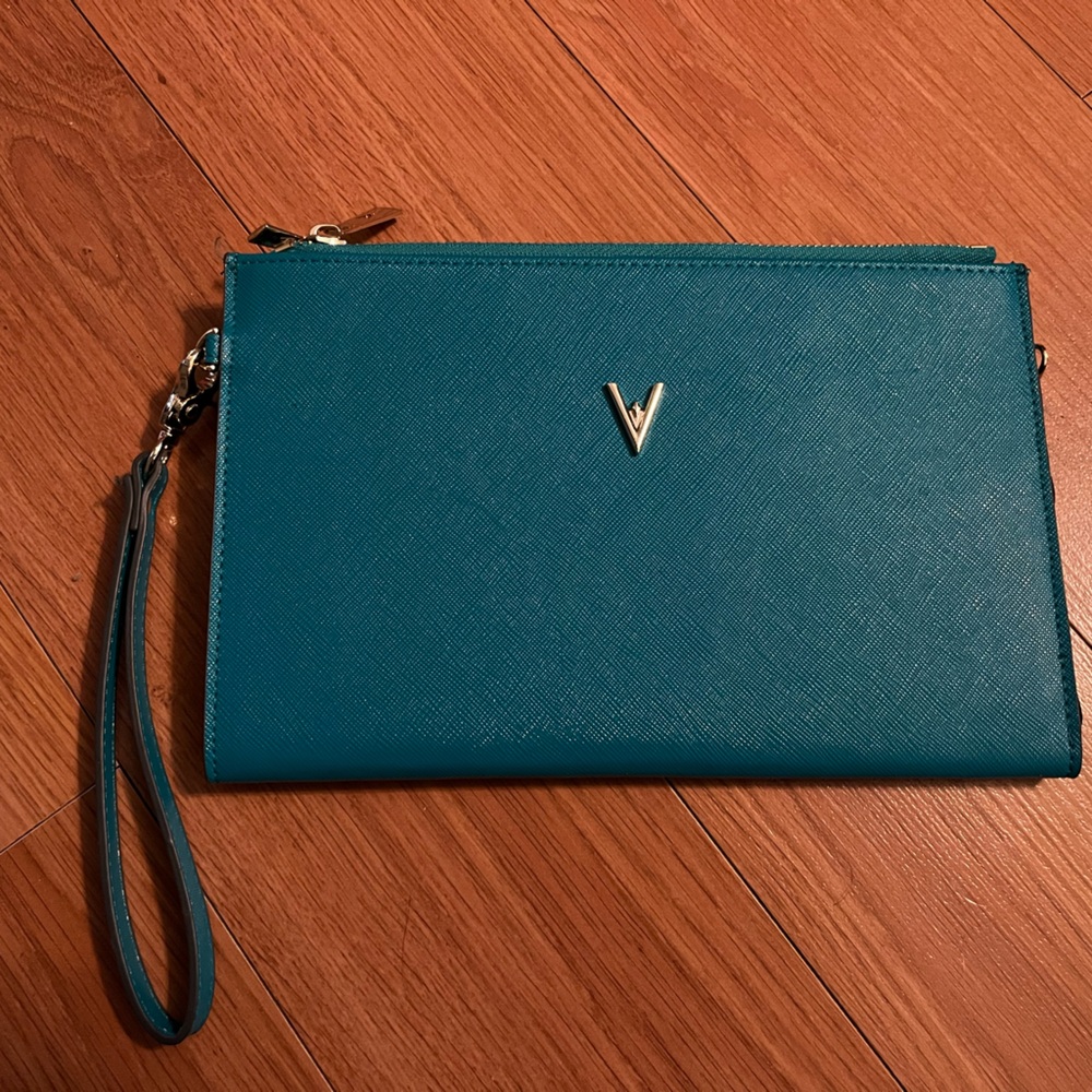 NWOT Vanessa Williams Wristlet